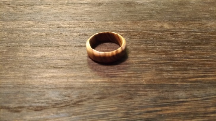 桃の木の指輪